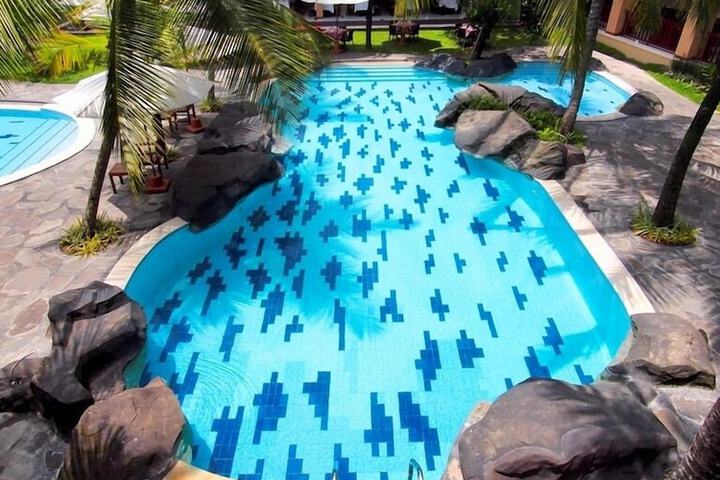 Hotel with Pool