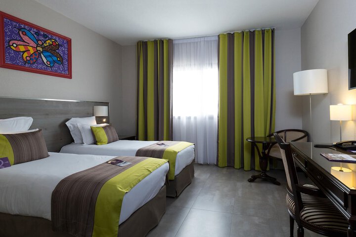 Room 16 of 76