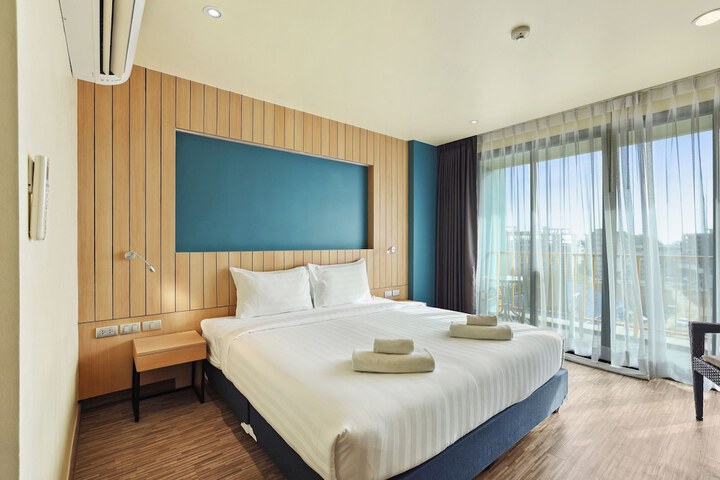 Room 8 of 48