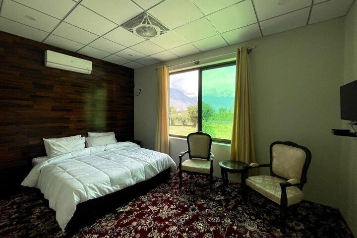 Room 2 of 5
