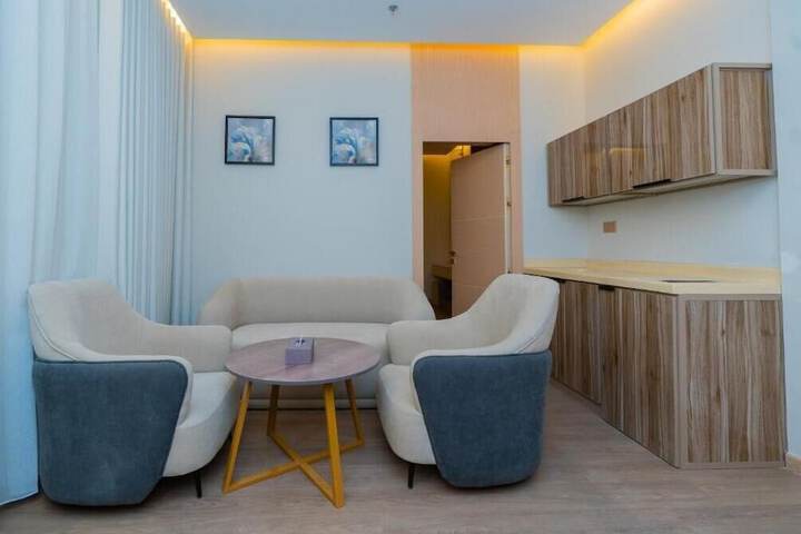Room 10 of 18