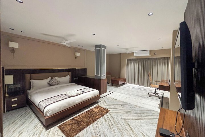 Room 6 of 14