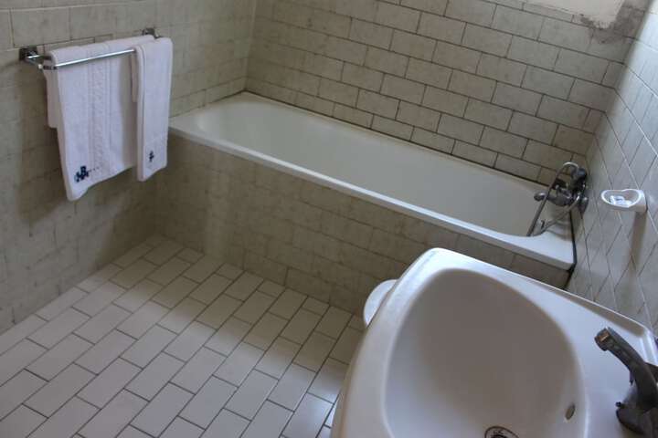 Room 32 of 41