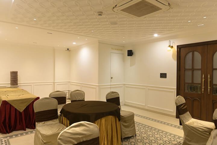 Ballroom/Hall 55 of 72