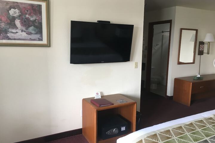 Room 9 of 42