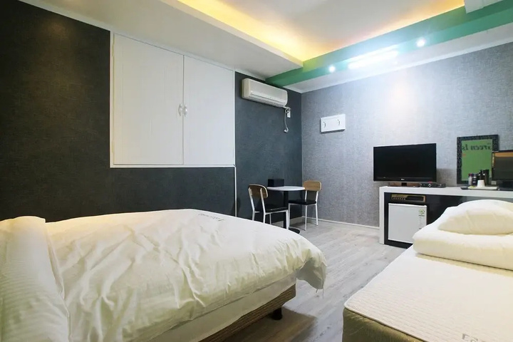 Room 18 of 21