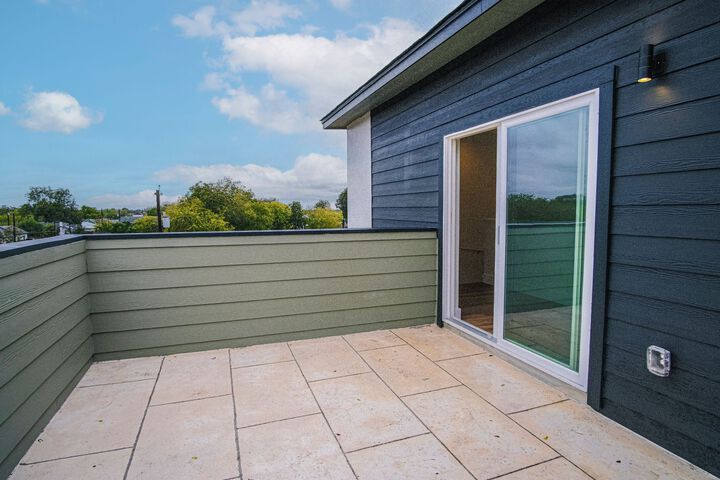 Terrace/Patio 33 of 34