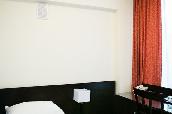 Room 3 of 95