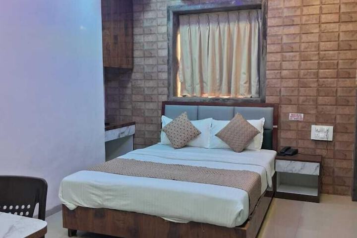 Room 3 of 6