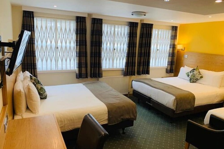 Room 10 of 30