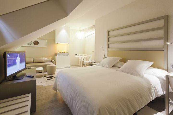Room 2 of 71