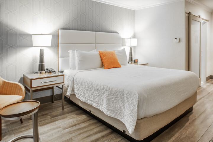 Room 20 of 76