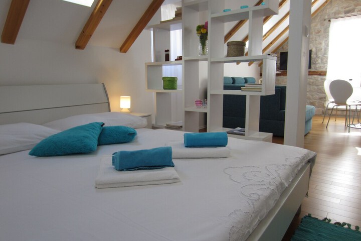 Room 3 of 37