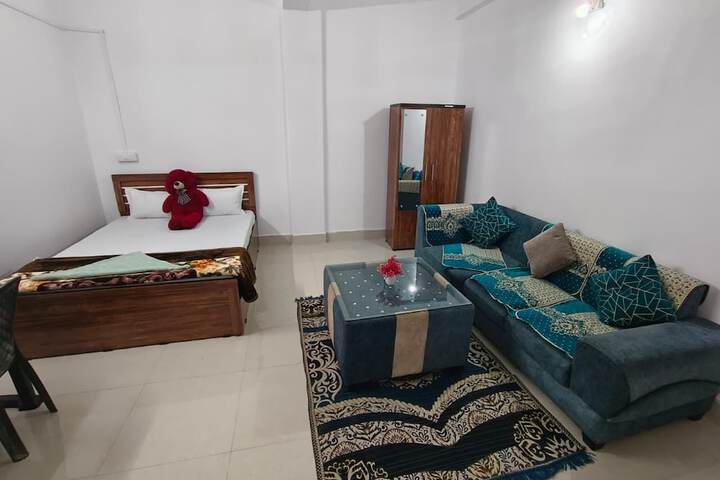 Room 5 of 17