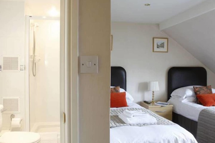 Room 5 of 25