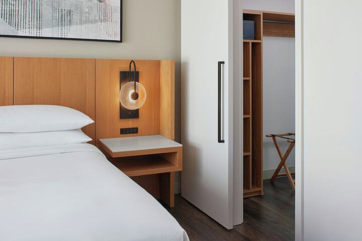 Room 42 of 141