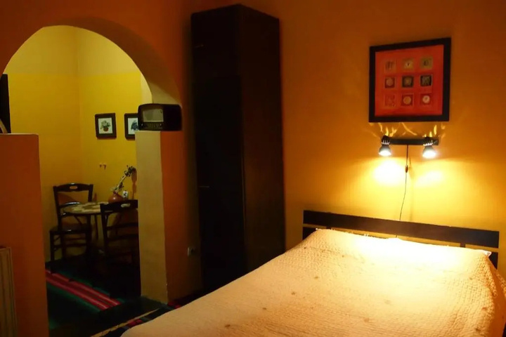 Room 10 of 18