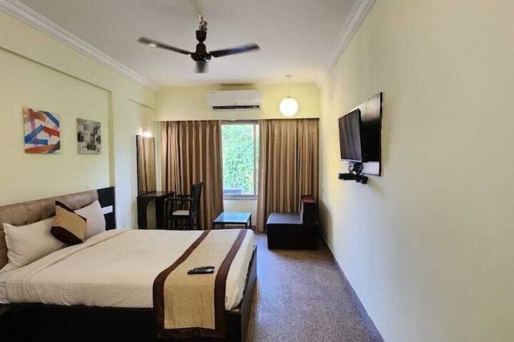 Room 7 of 18