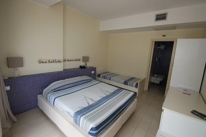 Room 5 of 39