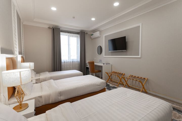 Room 15 of 93