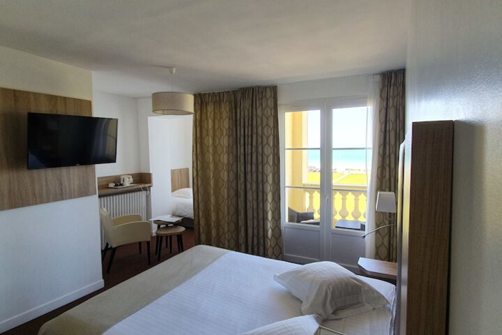 Room 6 of 38
