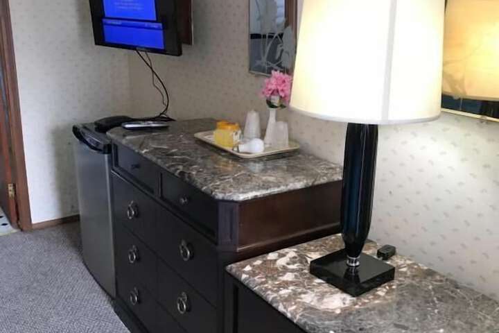Room 8 of 20