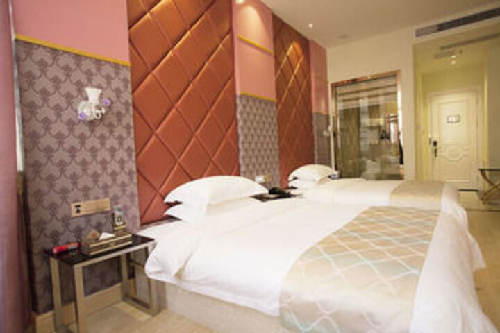 Room 14 of 36