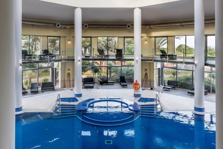 Hotel with Pool