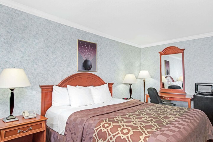 1 King Bed (6 of 13)