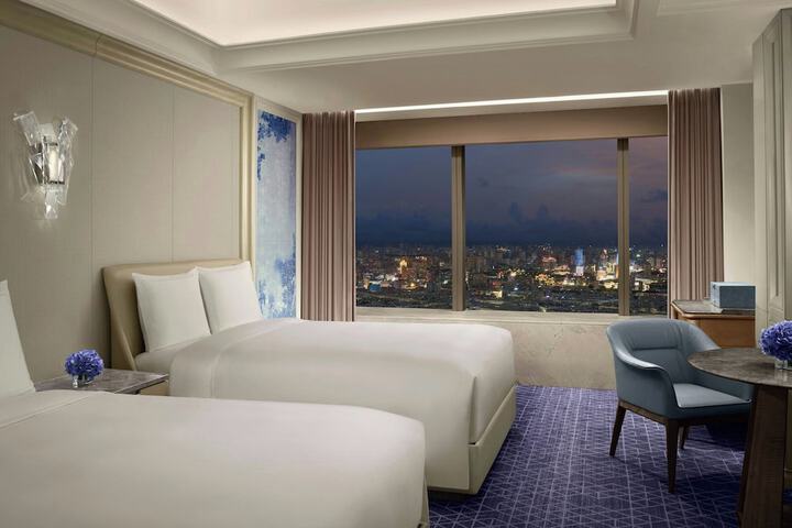 Room 44 of 109