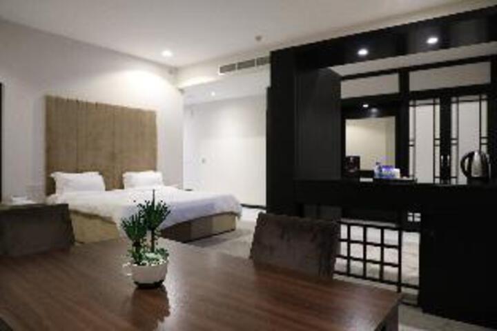 Room 2 of 36