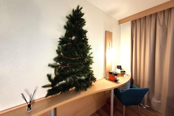 Room 27 of 110