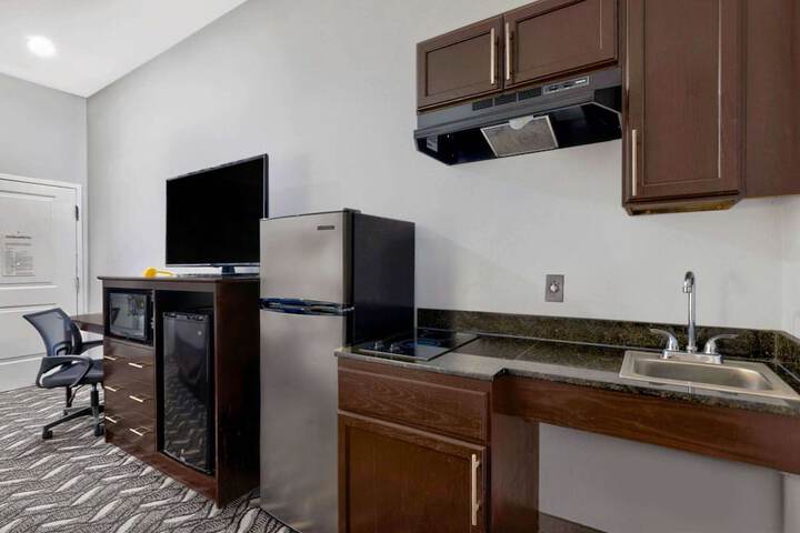 Room 10 of 26