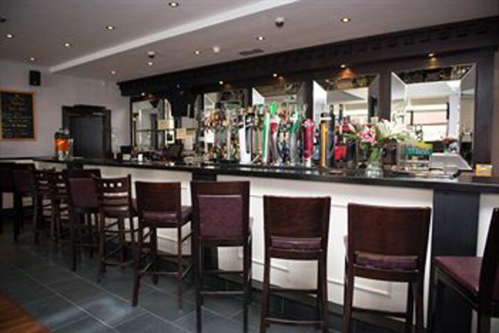 Lounge 31 of 42