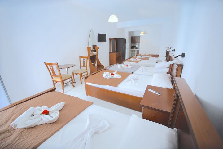Room 52 of 158
