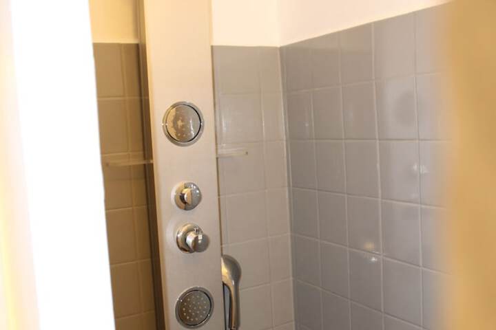 Room 25 of 43