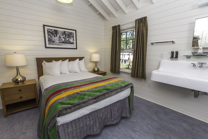 Room 9 of 25