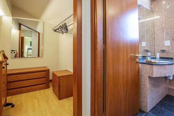 Room 83 of 173