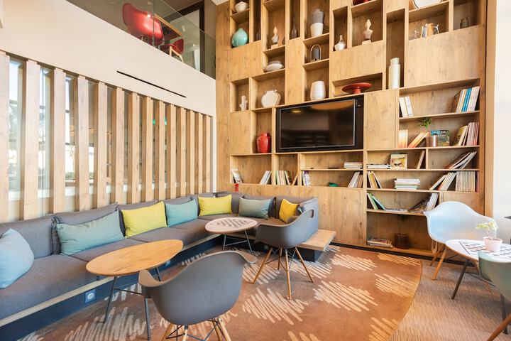 Guest Lobby