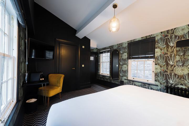 Room 14 of 37