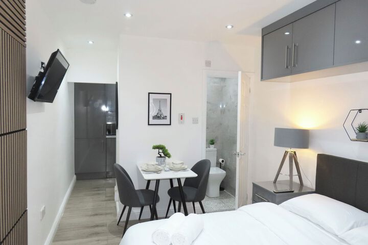 6 Mins to NEC & BHX Studio FREE PARKING
