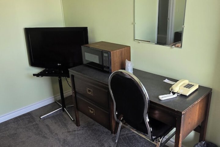 Room 3 of 32
