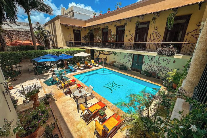 Hotel Pool