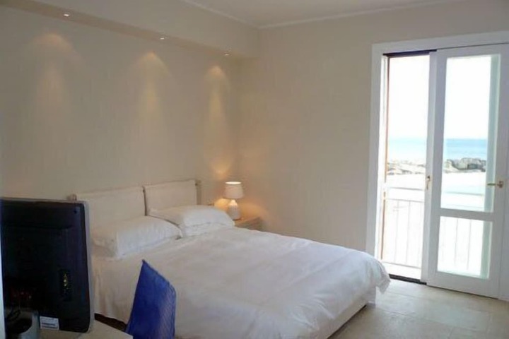 Room 5 of 25