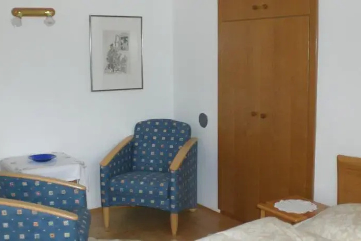 Room 7 of 10