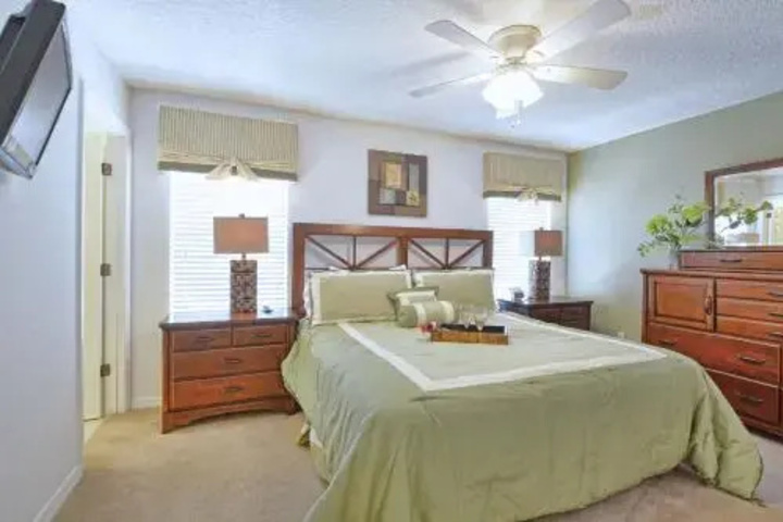 Room 2 of 10