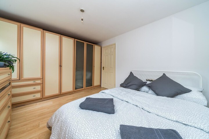 Lovely 2 Bed Apt Well Connected to Central London