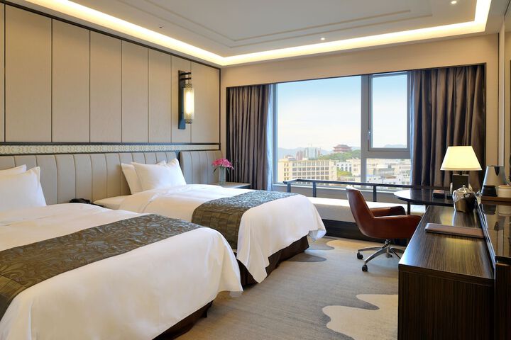 Room 8 of 60