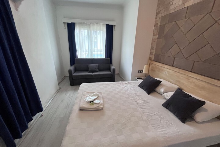 Room 13 of 22