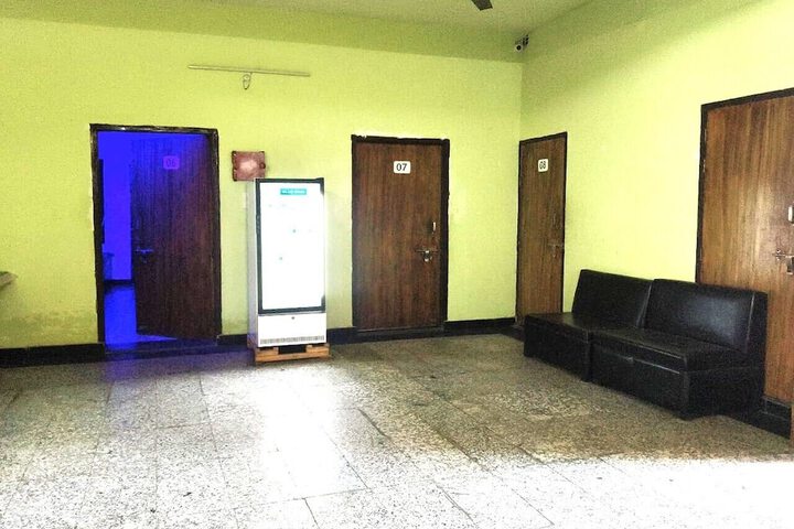 Room 8 of 11